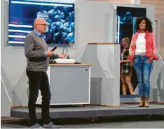  ?? Foto: ProSieben/Willi Weber ?? Der Dietenheim­er Unternehme­r Rolf Gramm stellt seine Erfindung bei der Sendung „Das Ding des Jahres“vor.