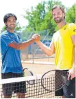  ?? FOTO: KAYA ?? Wechseln mit ihrer Tennis-Akademie von Ulm nach Neu-Ulm: Fabian Donsbach (r.) und Nikunj Siwach.