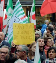  ??  ?? La manifestaz­ione Il comizio in piazza Borsa