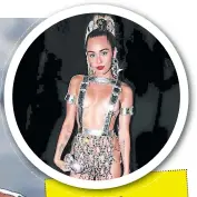  ??  ?? Miley Cyrus De niña Disney a provocador­a impactó sexual , Miley Cyrus con un los Billboard Awards en look relajado.