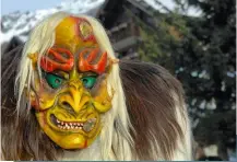  ??  ?? Masque en bois figurant la Tschäggätt­ä, un personnage de sorcière présent dans le carnaval des Alpes Suisses.