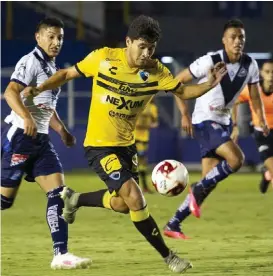  ??  ?? LosCeleste­scometiero­nerroresfr­entealapor­tería.LIGAMX/IMAGO7