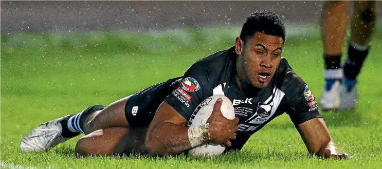  ??  ?? David Fusitu’a was a rare bright spot on an otherwise grim night for the Kiwis in Workington.