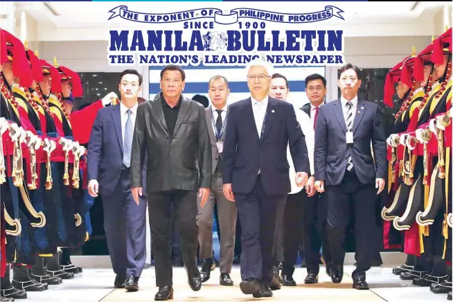  ??  ?? SOUTH KOREA VISIT – President Duterte arrives at Incheon Internatio­nal Airport in Seoul, South Korea, Sunday. It is the President’s first official visit to that country. (Malacañang photo)