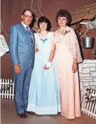  ?? PROVIDED BY MARY ANN TEMPLE-LEE ?? Mary Ann Temple-Lee, center, and her parents Raymond and Mary Temple, are pictured at Temple-Lee’s senior prom at Elmore City High School in 1981.