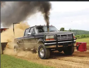  ??  ??  Damon Warren’s dual rear-wheeled F-350 crew cab showed up hanging weights and didn’t disappoint for our cameras. Despite the 7.3L under the hood having a cracked block, Damon still took two stabs at the sled.