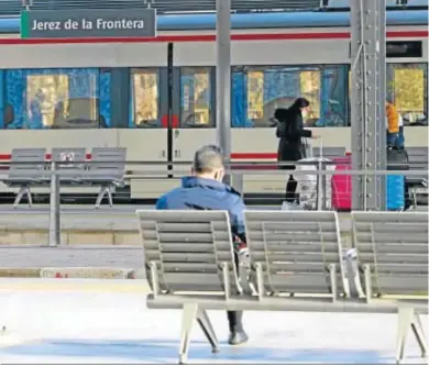  ?? MANUEL ARANDA ?? Imagen tomada este viernes del andén principal de la estación de trenes de Jerez.