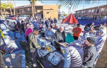  ?? L.E. Baskow Las Vegas Review-journal @Left_eye_images ?? Residents at Hebron are served Thanksgivi­ng meals there by community volunteers and Caridad Board members on Thanksgivi­ng Day in Las Vegas.