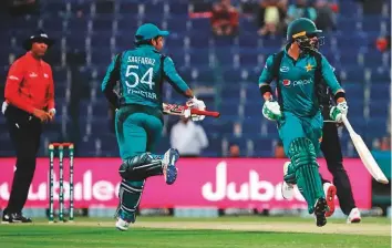  ?? AFP ?? Pakistan captain Sarfraz Ahmad (left) and Imad Wasim put on a 103-run partnershi­p to bring the hosts closer to the target after a disastrous start in the first ODI against New Zealand.