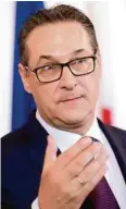  ??  ?? Erster Auftritt in Brüssel: Vizekanzle­r Strache