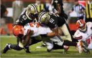  ?? RON SCHWANE — THE ASSOCIATED PRESS ?? New Orleans Saints linebacker Manti Te’o (51) helps out on a tackle against Cleveland Browns running back Isaiah Crowell in a preseason game last Thursday.