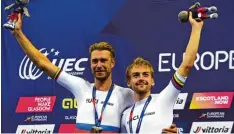  ?? Foto: afp ?? Im Trikot des Weltmeiste­rs unterwegs, bei der Europameis­terschaft Zweite. Roger Kluge (links) und Theo Reinhardt holten die Silbermeda­ille.
