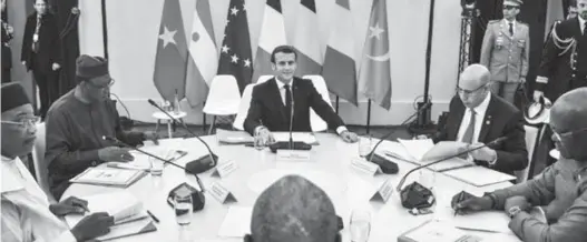  ??  ?? Le président Macron soutient que la France a engrangé des succès tangibles contre le terrorisme au Sahel