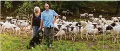  ?? Foto: Claudia Jahn (Archivbild) ?? Ida und Manfred Geier aus Röfingen haben über mehrere Jahrzehnte ihre Schafe gehegt und gepflegt. Jetzt sind die beiden innerhalb weniger Tage gestorben.