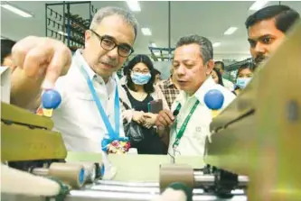  ??  ?? Department of Science and Technology (DOST) Secretary Mario G. Montejo (left) examines newly acquired equipment for the Innovation Center for Yarns and Textiles during its launching last May 25, 2015 at DOST’s Philippine Textile Research Institute...