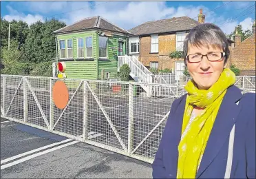  ?? ?? Campaigner Claire Slater and the Chartham signal box