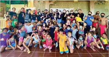  ?? (Contribute­d photo) ?? AQUA SKIN TREATS AETA KIDS. Aqua Skin officials treat Aeta kids from Sitio Monicayo in Mabalacat City to a fun day at Zoocobia Fun Zoo.