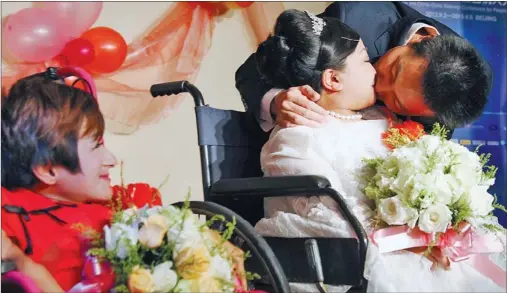  ?? PHOTOS BY ZHU XINGXIN / CHINA DAILY ?? A wedding ceremony is one of the highlights for osteogenes­is imperfecta patients as more than 300 sufferers gathered in Beijing on Sunday.