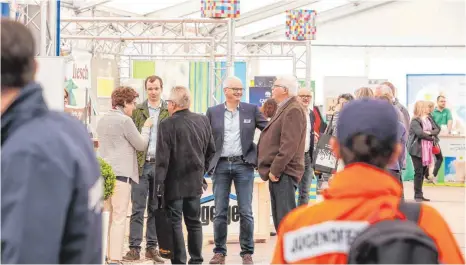  ?? FOTO: THOMAS SIEDLER ?? Groß ist das Besucherin­teresse an der diesjährig­en Kapfenburg­messe in Lauchheim gewesen.