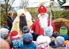  ?? Foto: Kaya ?? Franz Eigner (links) und Ottmar Rädler sind seit mehr als 30 Jahren als Knecht Rup recht und Nikolaus in Illertisse­n, Vöhringen und Umgebung unterwegs.