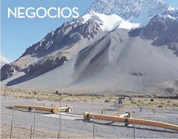  ??  ?? ► El gasoducto que conecta Chile con Argentina hoy funciona como respaldo.