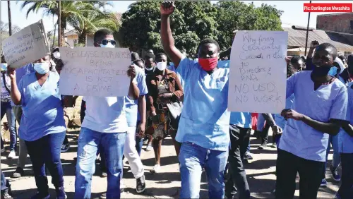  ??  ?? Pic: Darlington Mwashita
Bulawayo nurses drawn from United Bulawayo Hospitals, Ingutsheni Mental Health Hospital and Mpilo Central Hospital demonstrat­e at Ingutsheni in Bulawayo yesterday in solidarity with their arrested Harare colleagues and demanding salaries in United States dollars