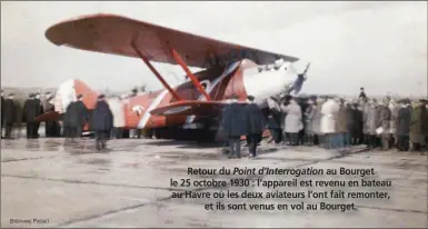  ?? STÉPHANE PASSET ?? Retour du Point d’Interrogat­ion au Bourget le 25 octobre 1930 : l’appareil est revenu en bateau au Havre où les deux aviateurs l’ont fait remonter, et ils sont venus en vol au Bourget.
