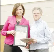  ?? LYNN KUTTER ENTERPRISE-LEADER ?? State Rep. Charlene Fite presents a citation from the Arkansas House of Represenat­ives to Doris Thurman for her service to the community of Lincoln. Thurman received the 2019 Bud Cox Award, given each year by Lincoln Chamber to an outstandin­g citizen who has given back to the community.