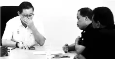  ??  ?? The two police officers recording a statement from Lim Guan Eng. - Bernama photo