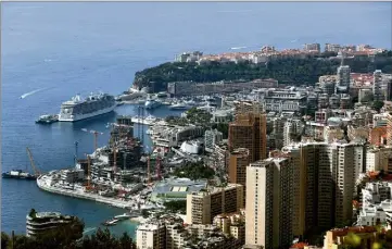  ?? (Photo Jean-françois Ottonello) ?? En prenant de la hauteur, le désormais bien visible quartier Mareterra, en pleine ébullition, a redessiné tout le littoral monégasque du côté du Larvotto.