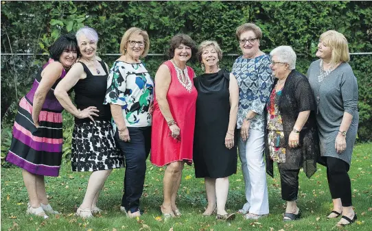  ?? PHOTOS: GRAHAM HUGHES ?? Laughing together online has helped former classmates from John F. Kennedy High School cope with hardships. “Sometimes I laugh so hard when I read the chats that I cry,” says Anna Di Turi, fourth from right, with Fern Recine Spino, far left, Clotilde...