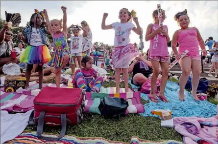  ?? WASHINGTON POST PHOTOS BY BONNIE JO MOUNT ?? Young girls dance while waiting for JoJo Siwa to perform at Wolf Trap National Park for the Performing Arts in Virginia.