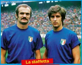  ??  ?? Sandro Mazzola (a sinistra) e Gianni Rivera giocarono spesso assieme in Nazionale. In Messico si decise di schierarli un tempo per uno. Sotto, la targa ricordo allo Stadio Azteca.