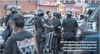  ?? /GETTY IMAGES ?? Manifestan­tes en El Bronx fueron arrestados hace tres años tras alzar su voz de protesta por los abusos policiales.