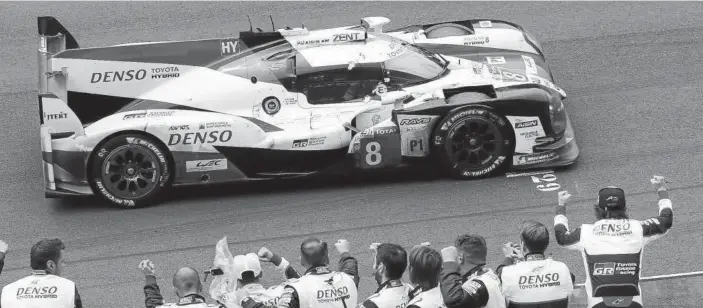  ?? Foto: Eddy Lemaistre (Efe). ?? El coche número 8 de Toyota, vencedor de las 24 horas de Le Mans.