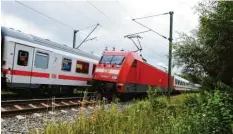  ?? Foto: Marcus Merk (Symbolbild) ?? Alle 20 Kilometer sind Überholgle­ise entlang der Ausbaustre­cke Ulm–Augsburg geplant.