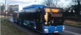  ?? FOTO: HENRIK LINDSTEDT ?? SNABBARE. Restiden för 173:an har kortats, men bussresan går inte så fort som staden och regionen hoppats.