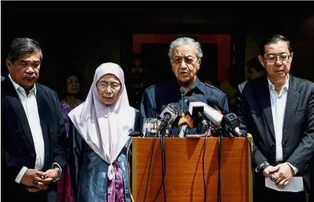  ?? — AFP ?? National leader and politician: According to Prof Dr Khoo, Dr Mahathir the leader exercised discretion in assigning his Cabinet portfolios; the politician had to give the senior posts to the Harapan leaders Mohamad Sabu (Defence), Dr Wan Azizah (DPM) and Guan Eng (Finance).