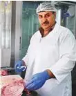  ?? Abdul Rahman/Gulf News ?? Mohammad Nawaz, from Pakistan, at work in his butchery shop at Madinat Zayed.