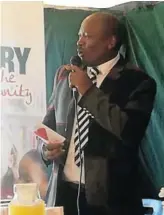  ?? Picture: SUPPLIED ?? THANK YOU: Jafta Lower Primary principal Mlamli Nashwa thanks Buffalo City Metropolit­an Inland Libraries for their outreach programme visit