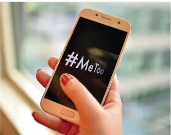 ?? FOTO: BRITTA PEDERSEN/DPA ?? Die Initiative #MeToo verbreitet­e sich im vergangene­n Jahr rasend schnell in den sozialen Medien.