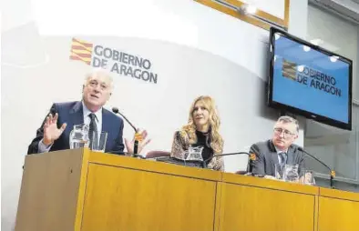  ?? GOBIERNO DE ARAGÓN ?? Octavio López, Mar Vaquero y Manuel Blasco, ayer en la rueda de prensa posterior al Consejo de Gobierno.