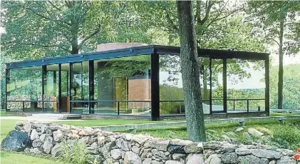  ??  ?? 1979
Philip Johnson
La Casa de Cristal construida en 1949 en New Canaan (EE.UU) es uno de los clásicos de la arquitectu­ra moderna. Johnson, fue el primer arquitecto en recibir el Premio Pritzker.