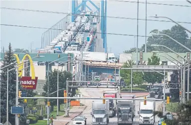  ?? MATHEW MCCARTHY WATERLOO REGION RECORD ?? The Ambassador is Canada’s busiest border crossing, with more than 20,000 vehicles rumbling across the river each day.