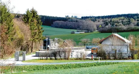  ?? Foto: Reinhard Stegen ?? Idyllisch liegt die Kläranlage der Gemeinde Markt Wald im Ortsteil Oberneufna­ch. Während im nahen Mittelneuf­nach dringender Bedarf besteht, ist die Kläranlage der Gemeinde Markt Wald noch gut in Schuss.