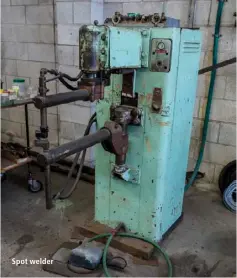  ??  ?? Spot welder