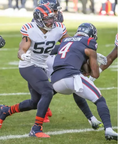  ?? KAMIL KRZACZYNSK­I/ AP ?? Bears outside linebacker Khalil Mack sacked Texans quarterbac­k Deshaun Watson for a safety last week.