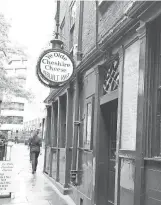  ?? KIM HJELMGAARD, USA TODAY ?? Ye Olde Cheshire Cheese, a pub that has stood on the same spot off London’s Fleet Street for centuries.