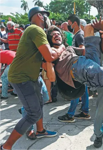  ?? / AFP ?? Las manifestac­iones en Cuba dejaron decenas de detenidos.