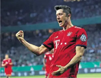  ?? EPA ?? Robert Lewandowsk­i ist mit zwei Toren der Matchwinne­r für Bayern München.